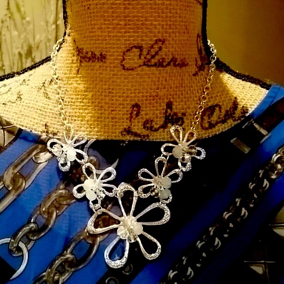 Periwinkle by Barlow Necklace Set New - Picture 2 of 4